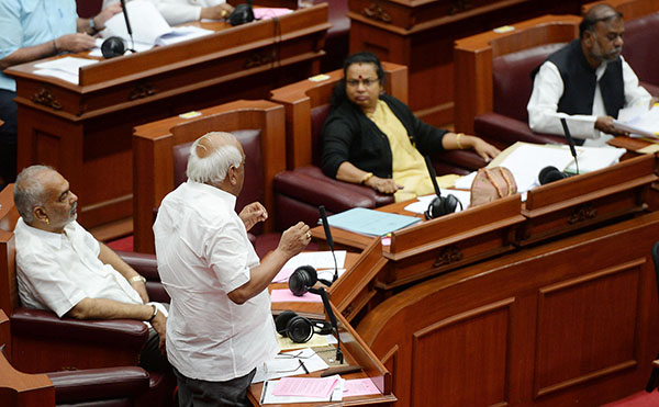ರೋಗಿಗಳಿಗೆ ಹೊರಗಡೆ ಔಷಧಿ ಖರೀದಿಗೆ ಸೂಚಿಸಿದರೆ ವೈದ್ಯರ ವಿರುದ್ಧ ಕ್ರಮ: ರಮೇಶ್‍ ಕುಮಾರ್